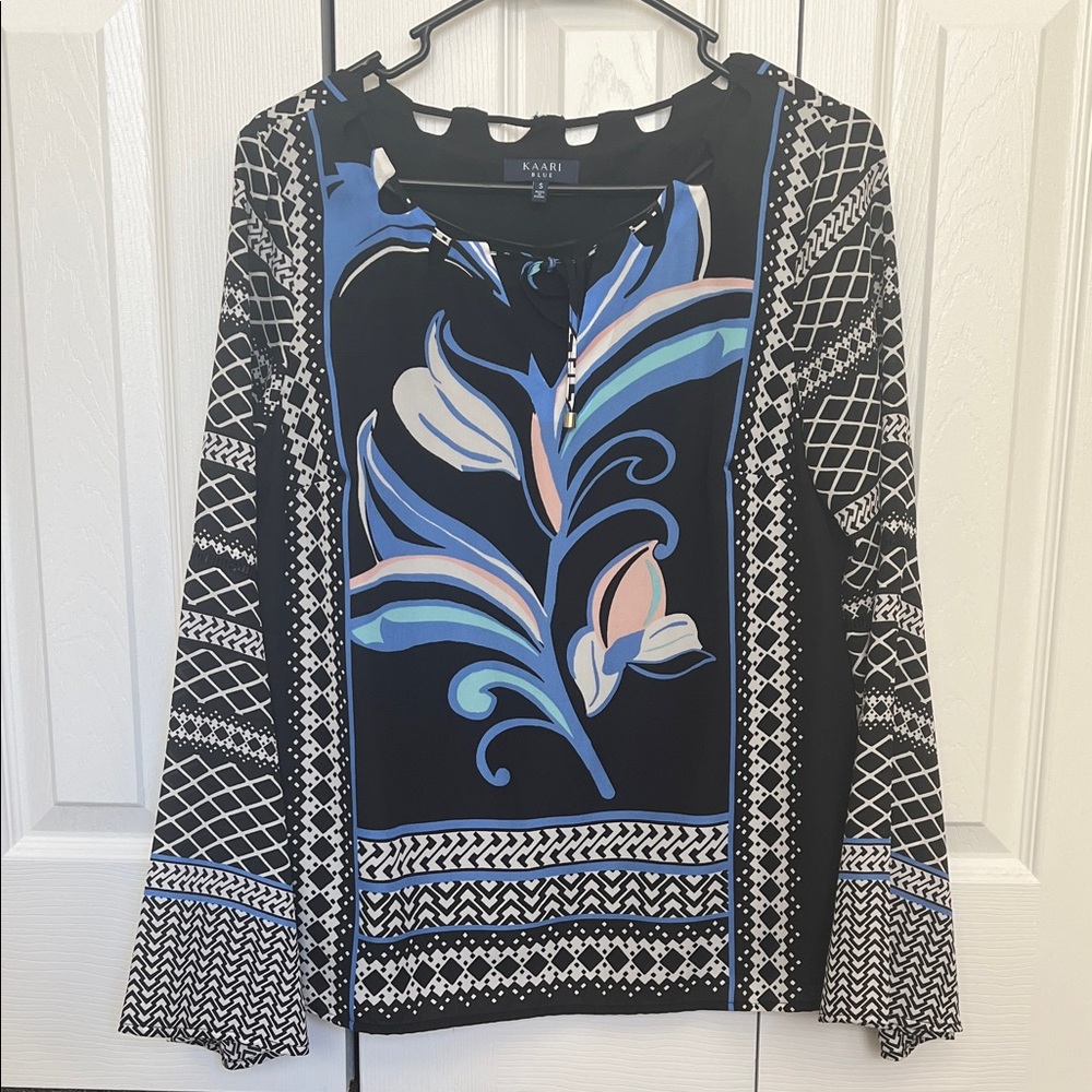 Kaari Blue Women's Black and Blue Patterned Blouse Women’s Small Like New